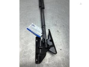 Używane Zestaw amortyzatorów gazowych tylnej klapy Mercedes eVito (447.6) 41/60/66 kWh Cena € 50,00 Procedura marży oferowane przez Gebr Opdam B.V.