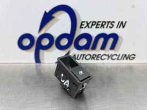 Gebrauchte Brytare, eldrivna fönster Opel Astra H SW (L35) 1.6 16V Twinport Preis € 15,00 Margenregelung angeboten von Gebr Opdam B.V.