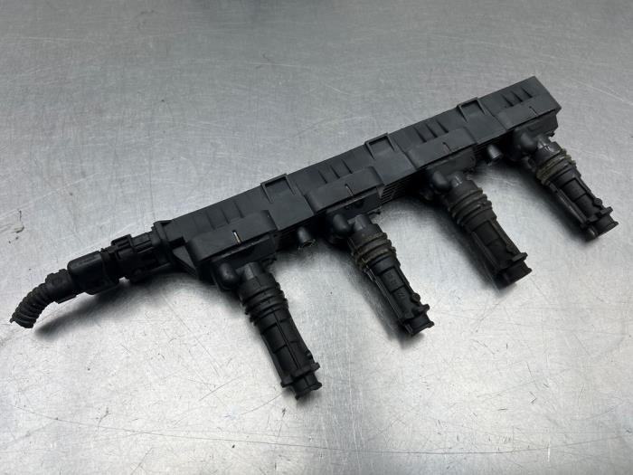 Bobine van een Opel Corsa D 1.2 16V 2009