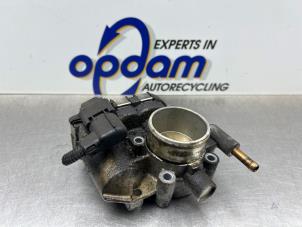 Gebruikte Gasklephuis Opel Corsa D 1.2 16V Prijs € 30,00 Margeregeling aangeboden door Gebr Opdam B.V.