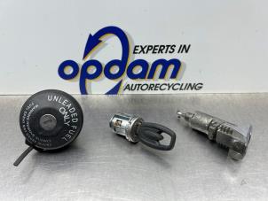 Gebruikte Cilinderslotenset (compleet) Ford Ka II 1.2 Prijs € 75,00 Margeregeling aangeboden door Gebr Opdam B.V.