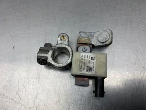 Używane Biegun akumulator Opel Adam 1.2 16V Cena € 30,00 Procedura marży oferowane przez Gebr Opdam B.V.