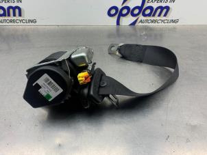 Begagnade Bakre säkerhetsbälte, höger Mercedes B (W245) 2.0 B-200 16V Pris € 50,00 Marginaltabell erbjuds av Gebr Opdam B.V.