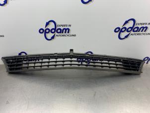Begagnade Stötfångargrill Mercedes B (W245) 2.0 B-200 16V Pris € 50,00 Marginaltabell erbjuds av Gebr Opdam B.V.