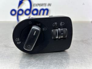 Gebruikte Licht Schakelaar Audi A3 Sportback (8PA) 2.0 FSI 16V Prijs € 40,00 Margeregeling aangeboden door Gebr Opdam B.V.