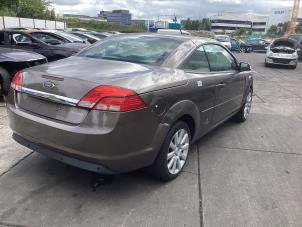 Begagnade Karosshörn, höger bak Ford Focus 2 C+C 2.0 16V Pris på förfrågan erbjuds av Gebr Opdam B.V.