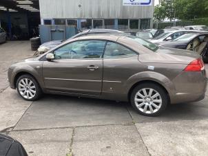 Begagnade Tröskel, vänster Ford Focus 2 C+C 2.0 16V Pris på förfrågan erbjuds av Gebr Opdam B.V.