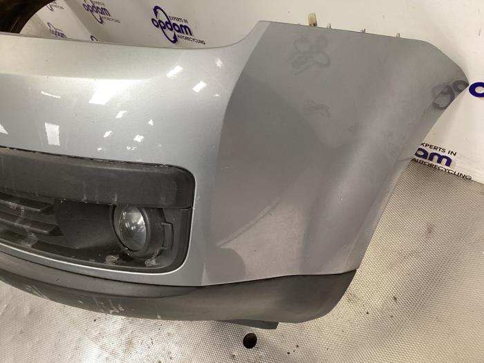 Främre stötfångare från en Ford Focus C-Max 1.8 16V 2004