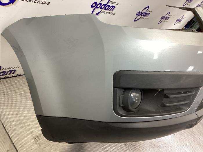 Främre stötfångare från en Ford Focus C-Max 1.8 16V 2004