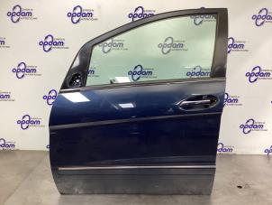 Begagnade Dörr, 4-dörrars, vänster fram Mercedes B (W245) 1.7 B-170 16V Pris € 200,00 Marginaltabell erbjuds av Gebr Opdam B.V.