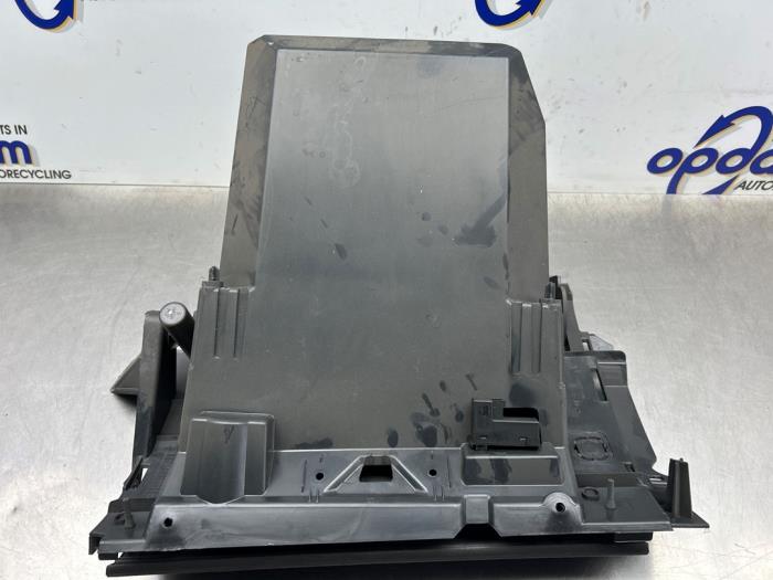 Handskfack från en Ford Kuga I 2.0 TDCi 16V 4x4 2011