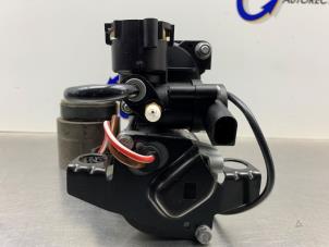 Begagnade Luftpump (fjädring) Audi A6 Avant Quattro (C5) 2.7 T6 30V Pris € 250,00 Marginaltabell erbjuds av Gebr Opdam B.V.