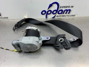 Gebruikte Veiligheidsgordel links-voor Peugeot 107 1.0 12V Prijs € 75,00 Margeregeling aangeboden door Gebr Opdam B.V.