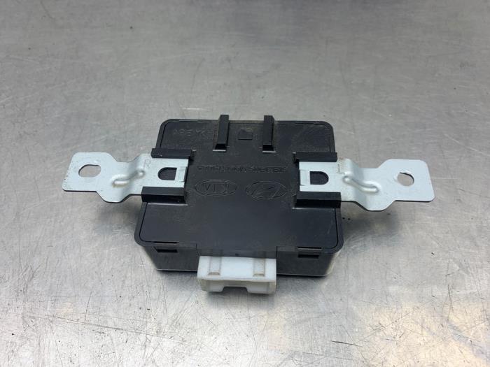 PDC Module van een Kia Cee'd (EDB5) 1.4 CVVT 16V 2011