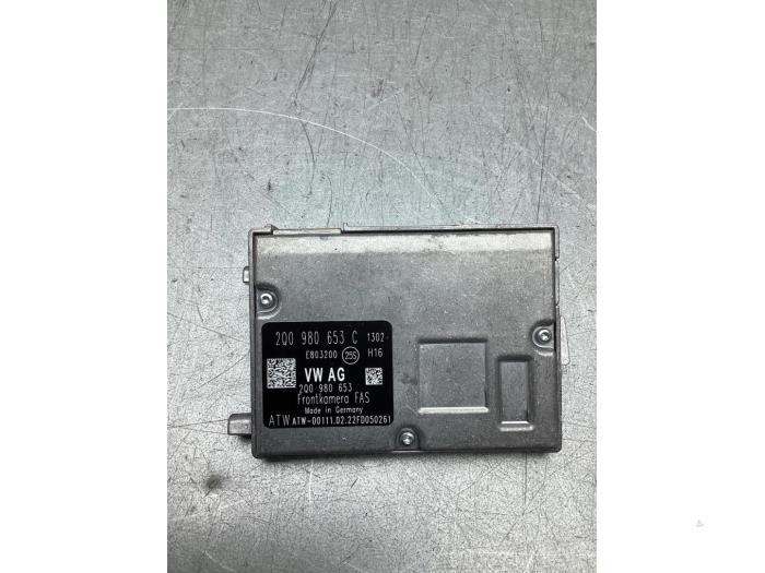 Framåtriktad kamera från en Volkswagen T-Roc I 1.5 TSI 16V 2022