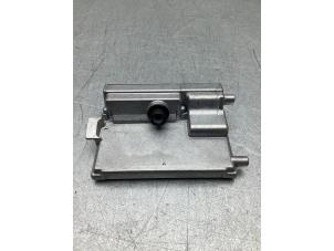 Begagnade Framåtriktad kamera Volkswagen T-Roc I 1.5 TSI 16V Pris € 200,00 Marginaltabell erbjuds av Gebr Opdam B.V.