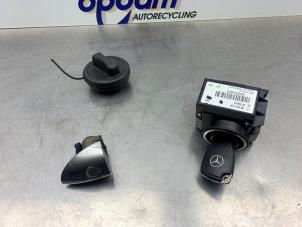 Begagnade Tändningslås + nyckel Mercedes A (W169) 1.7 A-170 5-Drs. Pris € 100,00 Marginaltabell erbjuds av Gebr Opdam B.V.
