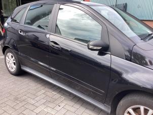 Begagnade Framdörr, 4-dörrars, höger Mercedes B (W245) 1.7 B-170 16V Pris € 175,00 Marginaltabell erbjuds av Gebr Opdam B.V.