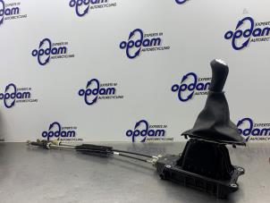 Gebruikte Versnellingsbak Bedieningskabel Renault Clio IV (5R) 0.9 Energy TCE 90 12V Prijs € 75,00 Margeregeling aangeboden door Gebr Opdam B.V.