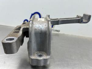 Gebruikte Motorsteun Volkswagen Polo VI (AW1) 1.0 TSI 12V BlueMotion Prijs € 40,00 Margeregeling aangeboden door Gebr Opdam B.V.