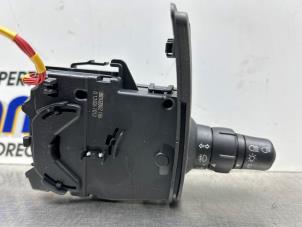 Begagnade Indikatorbrytare Renault Clio III (BR/CR) 1.4 16V Pris € 50,00 Marginaltabell erbjuds av Gebr Opdam B.V.