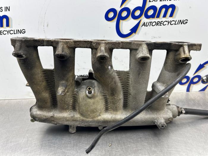 Insugsrör från en Volvo XC90 I 2.5 T 20V 2005