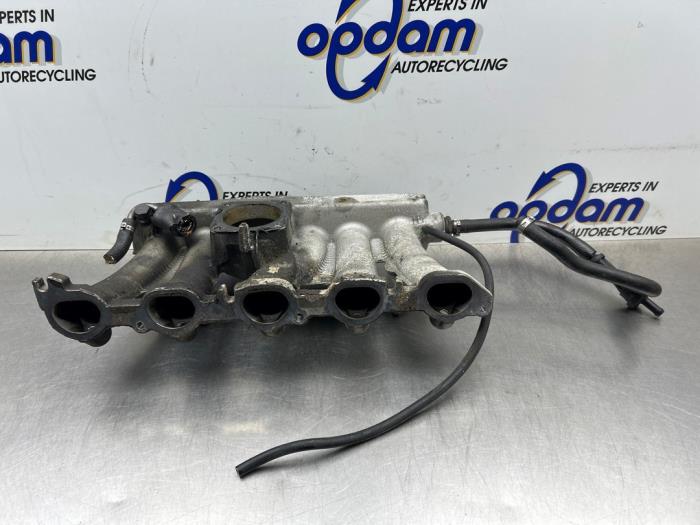 Insugsrör från en Volvo XC90 I 2.5 T 20V 2005