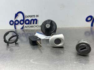 Gebruikte Cilinderslotenset (compleet) Ford Ka II 1.2 Prijs € 75,00 Margeregeling aangeboden door Gebr Opdam B.V.