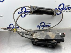 Begagnade Parkeringsbromsmotor Renault Scénic II (JM) 1.6 16V Pris € 200,00 Marginaltabell erbjuds av Gebr Opdam B.V.