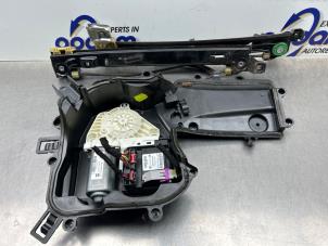 Używane Mechanizm szyby lewej przedniej wersja 4-drzwiowa Seat Leon (1P1) 1.6 Cena € 100,00 Procedura marży oferowane przez Gebr Opdam B.V.