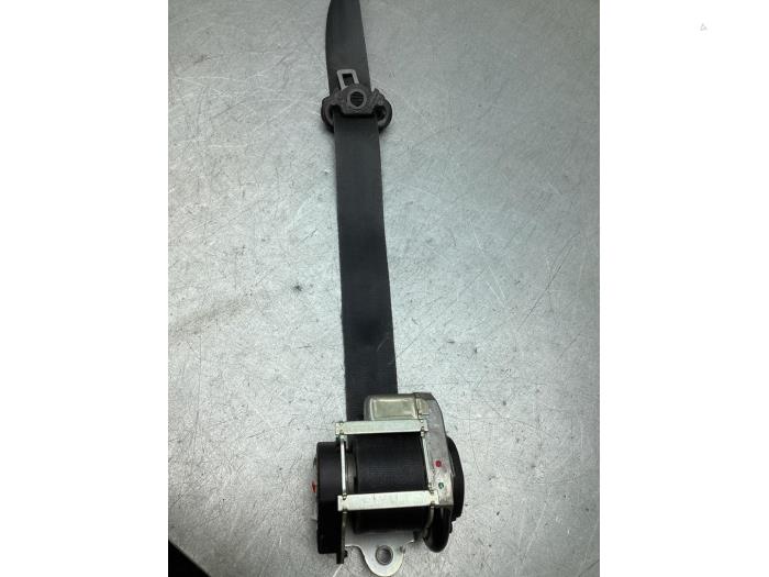 Främre säkerhetsbälte, vänster från en Skoda Octavia Combi (1Z5) 1.2 TSI 2010