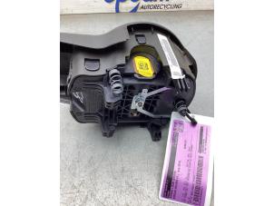 Begagnade Vänster airbag (ratt) Nissan Navara (D40) 2.5 dCi 16V 4x4 Pris på förfrågan erbjuds av Gebr Opdam B.V.