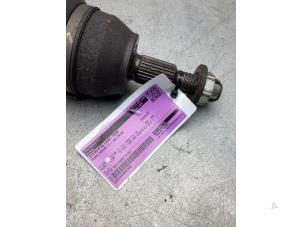 Używane Os napedowa lewy przód Ford Focus 3 Wagon 1.0 Ti-VCT EcoBoost 12V 100 Cena € 75,00 Procedura marży oferowane przez Gebr Opdam B.V.