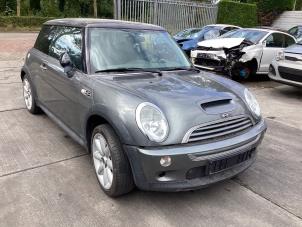 Gebruikte Hoek Carrosserie rechts-voor Mini Mini Cooper S (R53) 1.6 16V Prijs op aanvraag aangeboden door Gebr Opdam B.V.