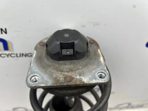 Gebruikte Veerpoot rechts-voor Mercedes B (W245) 1.5 B-150 16V Prijs € 75,00 Margeregeling aangeboden door Gebr Opdam B.V.