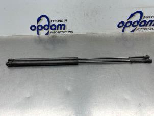 Begagnade Set med gasfjädrar, baklucka Volvo V40 (VW) 2.0 16V Turbo Pris € 20,00 Marginaltabell erbjuds av Gebr Opdam B.V.