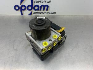 Gebruikte ABS Pomp Peugeot 206 (2A/C/H/J/S) 1.4 XR,XS,XT,Gentry Prijs € 150,00 Margeregeling aangeboden door Gebr Opdam B.V.