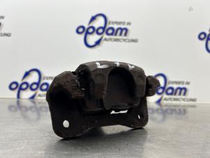 Gebruikte Remklauw (Tang) links-voor Nissan Pixo (D31S) 1.0 12V Prijs € 40,00 Margeregeling aangeboden door Gebr Opdam B.V.