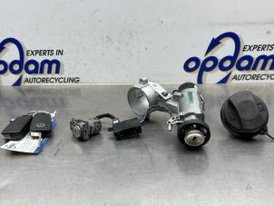 Gebruikte Slotenset Cilinder (compleet) Opel Insignia Sports Tourer 1.4 Turbo 16V Ecotec Prijs € 75,00 Margeregeling aangeboden door Gebr Opdam B.V.