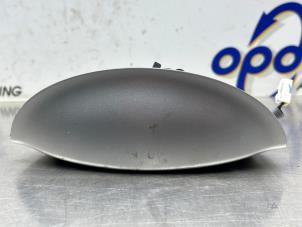 Gebruikte Handgreep Achterklep Nissan Micra (K12) 1.2 16V Prijs € 40,00 Margeregeling aangeboden door Gebr Opdam B.V.