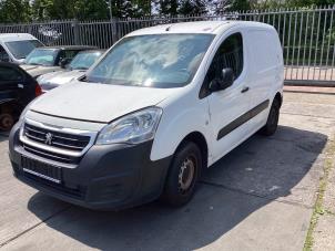 Używane Reflektor lewy Peugeot Partner (GC/GF/GG/GJ/GK) 1.6 BlueHDI 75 Cena € 125,00 Procedura marży oferowane przez Gebr Opdam B.V.