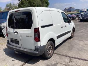 Używane Tylne drzwi samochodu dostawczego Peugeot Partner (GC/GF/GG/GJ/GK) 1.6 BlueHDI 75 Cena € 482,79 Z VAT oferowane przez Gebr Opdam B.V.