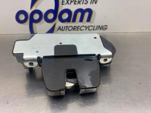 Gebruikte Achterklep Slotmechaniek Peugeot 5008 I (0A/0E) 1.6 VTI 16V Prijs € 50,00 Margeregeling aangeboden door Gebr Opdam B.V.