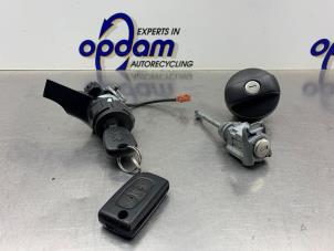 Używane Zestaw wkladek zamka (kompletny) Peugeot 207 SW (WE/WU) 1.4 16V Vti Cena € 75,00 Procedura marży oferowane przez Gebr Opdam B.V.