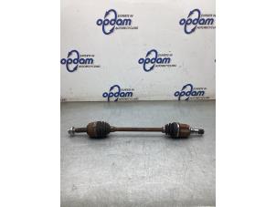 Begagnade Drivaxel, vänster fram Mitsubishi Space Star (A0) 1.0 12V Pris € 75,00 Marginaltabell erbjuds av Gebr Opdam B.V.