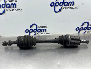 Begagnade Drivaxel, vänster fram Opel Corsa C (F08/68) 1.2 16V Twin Port Pris € 50,00 Marginaltabell erbjuds av Gebr Opdam B.V.