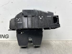 Gebruikte Achterklep Slotmechaniek Peugeot 308 (4A/C) 1.6 VTI 16V Prijs € 50,00 Margeregeling aangeboden door Gebr Opdam B.V.