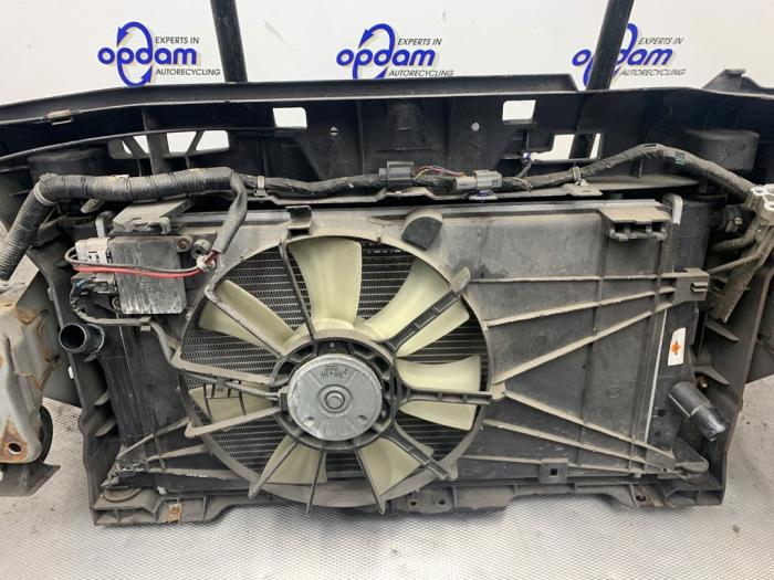 Front från en Mazda 5 (CR19) 1.8i 16V 2006