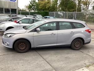 Begagnade Tröskel, vänster Ford Focus 3 Wagon 1.0 Ti-VCT EcoBoost 12V 125 Pris på förfrågan erbjuds av Gebr Opdam B.V.
