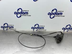 Gebruikte Schuifdeur Slotmechaniek rechts Peugeot Expert (G9) 1.6 HDi 90 Prijs € 70,00 Margeregeling aangeboden door Gebr Opdam B.V.